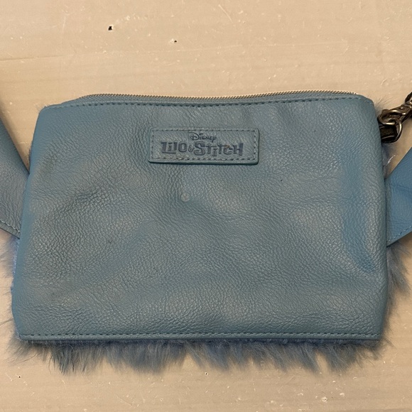 Loungefly Lilo and Stitch Wristlet - Picture 2 of 4